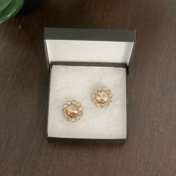 Miu Miu Floral Clip Earrings - Picture 4 of 4